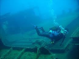 Οι καταδύσεις (scuba diving ) είναι η τέχνη της εξερεύνησης του βυθού , χαρίζοντας στους δύτες ένα φαντασμαγορικό θέαμα.